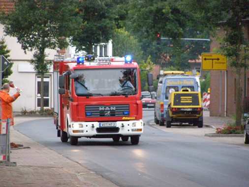 Feuerwehr Tange macht mit dem neuen Einsatzfahrzeug Rast in Barßel.